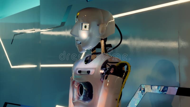 Kuala lumpur 1 gennaio 2025: tecnologia futuristica dei robot umanoidi video d archivio