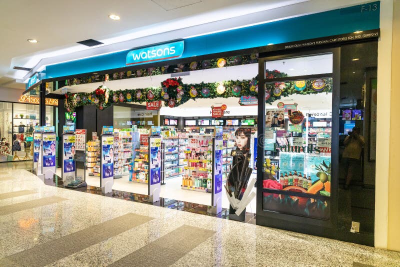 KUALA LUMPUR, MALAYSIA, am 18. April 2019: Watsons ist der größte Kettenladen des Gesundheitswesens und der Schönheitspflege i stockfotografie KUALA LUMPUR, MALAYSIA, am 18. April 2019: Watsons ist der größte Kettenladen des Gesundheitswesens und der Schönheitspflege i stockfotografie