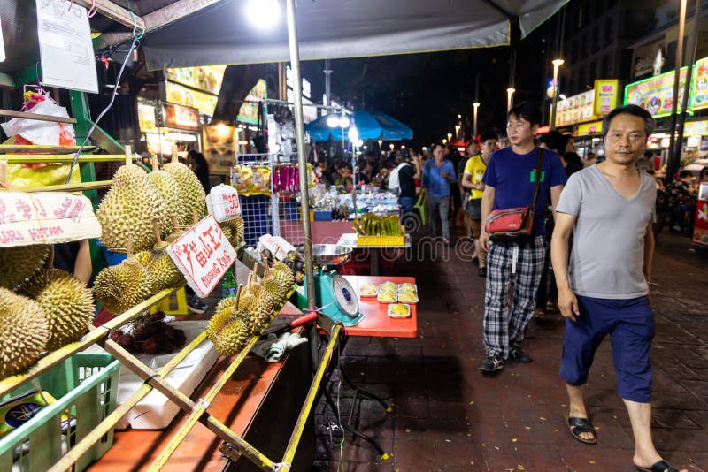 KUALA LUMPUR, MALAYSIA NOVEMBER 25: Jalan Alor is Malaysia popular tourist location for good local street food royalty free stock photos KUALA LUMPUR, MALAYSIA NOVEMBER 25: Jalan Alor is Malaysia popular tourist location for good local street food royalty free stock photos