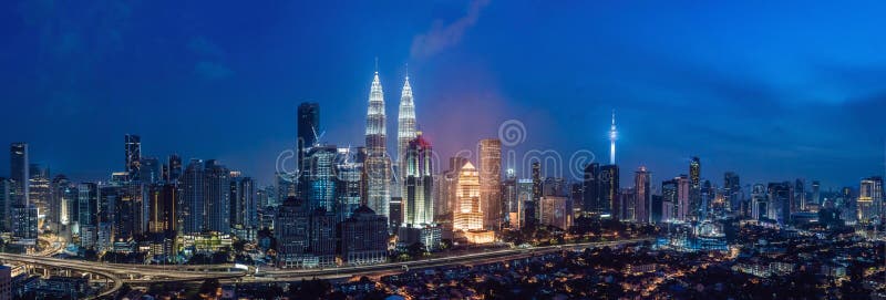 Kuala- Lumpurskyline nachts, Malaysia, Kuala Lumpur sind Hauptstadt von Malaysia