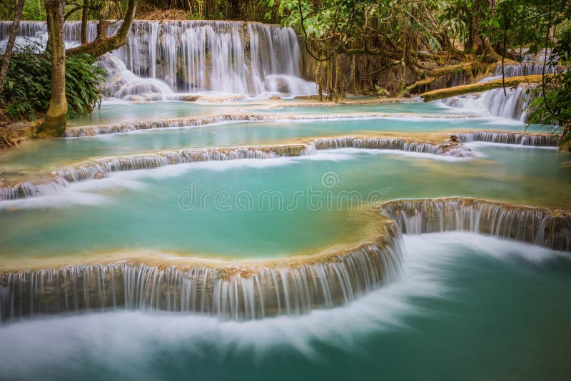 Kuang Si Wasserfall, Luang prabang, Laos lizenzfreie stockfotos Kuang Si Wasserfall, Luang prabang, Laos lizenzfreie stockfotos