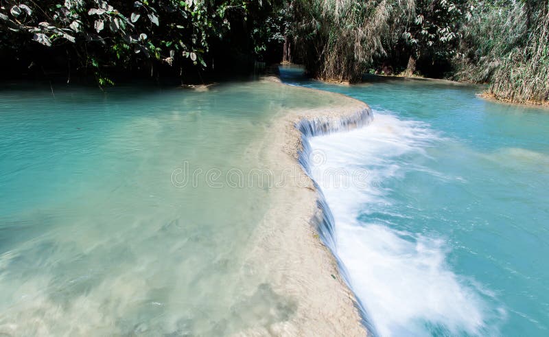 Kuang Si Waterfall u. x28; Tat Guangxi u. x29; , Luang Prabang, Laos lizenzfreies stockbild Kuang Si Waterfall u. x28; Tat Guangxi u. x29; , Luang Prabang, Laos lizenzfreies stockbild