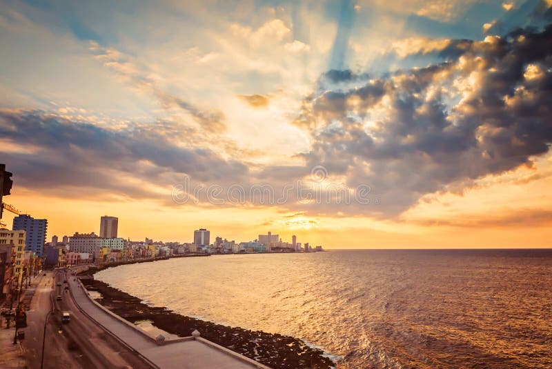Kuba, Havana, Damm Malecon, faszinierendes cloudscape, Skyline, Sonnenuntergang stockfoto Kuba, Havana, Damm Malecon, faszinierendes cloudscape, Skyline, Sonnenuntergang stockfoto