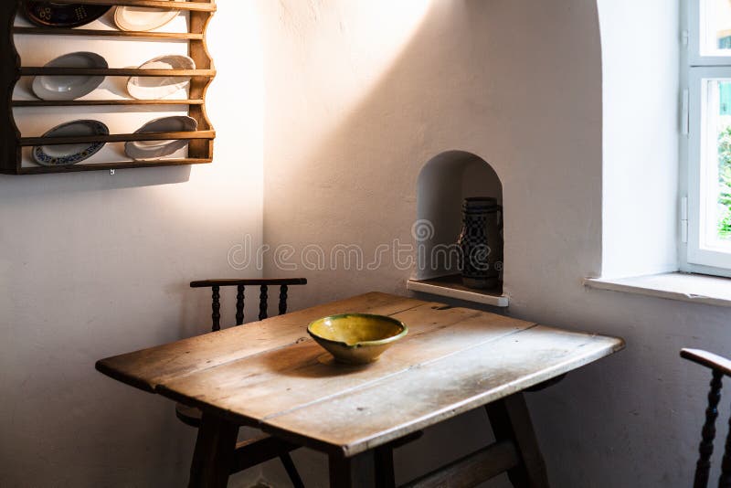 Kucbarski pokój w Fuggerei budynek mieszkalny w Augsburskim obrazy stock Kucbarski pokój w Fuggerei budynek mieszkalny w Augsburskim obrazy stock