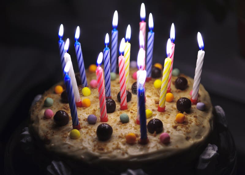 Kuchen Mit Kerzen Stockfoto Bild Von Kerzen Kuchen