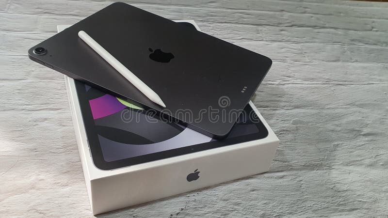 Unboxing Apple IPhone 13 Pro Max Smartphone Editorial Photography - Image  of smartphone, flagship: 252411992