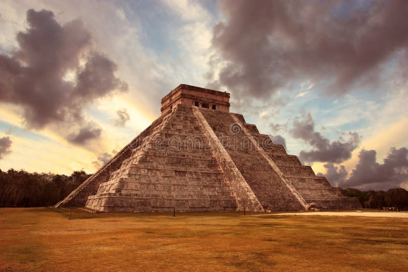 Kukulkanpiramide royalty-vrije stock fotografie Kukulkanpiramide royalty-vrije stock fotografie