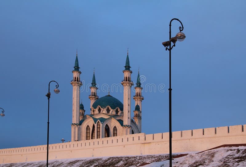 Kul Sharif Qolsherif, Kol Sharif, Qol Sharif Mosque en Kazán el Kremlin en una tarde del invierno Jama Masjid principal en la rep imagen de archivo Kul Sharif Qolsherif, Kol Sharif, Qol Sharif Mosque en Kazán el Kremlin en una tarde del invierno Jama Masjid principal en la rep imagen de archivo