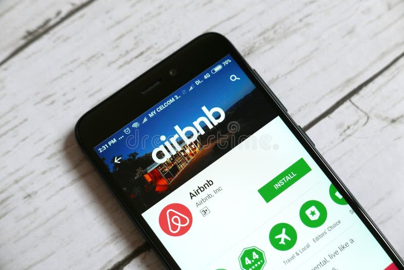 KULIM,MALAYSIA - APRIL 11TH,2018 : Airbnb application on an android Google Play Store