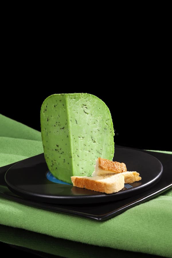 Kulinarischer Grüner Gouda-Käse. Stockbild - Bild von brot, schwarzes ...