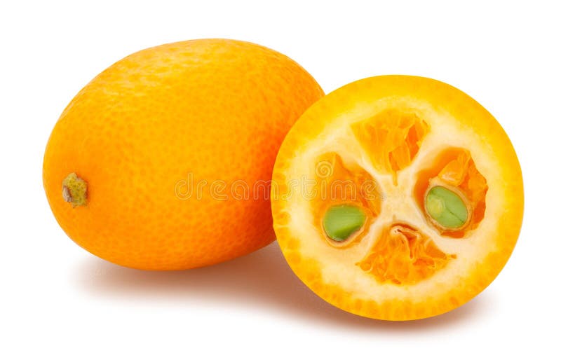 Kumquat cortado foto de archivo. Imagen de vitamina 153725082