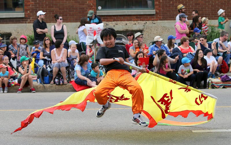 Kung-Fu-Parade-Junge lizenzfreies stockbild Kung-Fu-Parade-Junge lizenzfreies stockbild