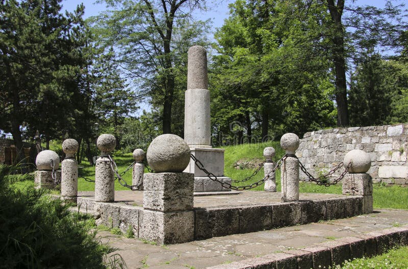 Kung Milanos monument i Nis Fortress, Serbien royaltyfri foto Kung Milanos monument i Nis Fortress, Serbien royaltyfri foto