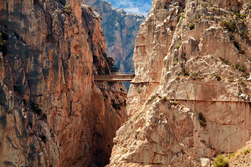 Kunglig slinga (El Caminito del Rey) i klyftan Chorro, Malaga provin royaltyfri bild Kunglig slinga (El Caminito del Rey) i klyftan Chorro, Malaga provin royaltyfri bild