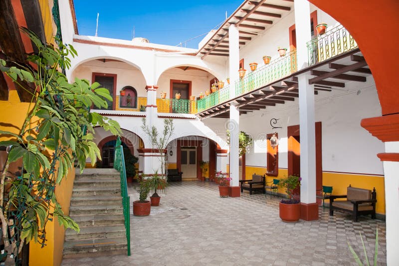 Kunst van traditioneel huis met binnen in Oaxaca, Mexico royalty-vrije stock afbeeldingen Kunst van traditioneel huis met binnen in Oaxaca, Mexico royalty-vrije stock afbeeldingen