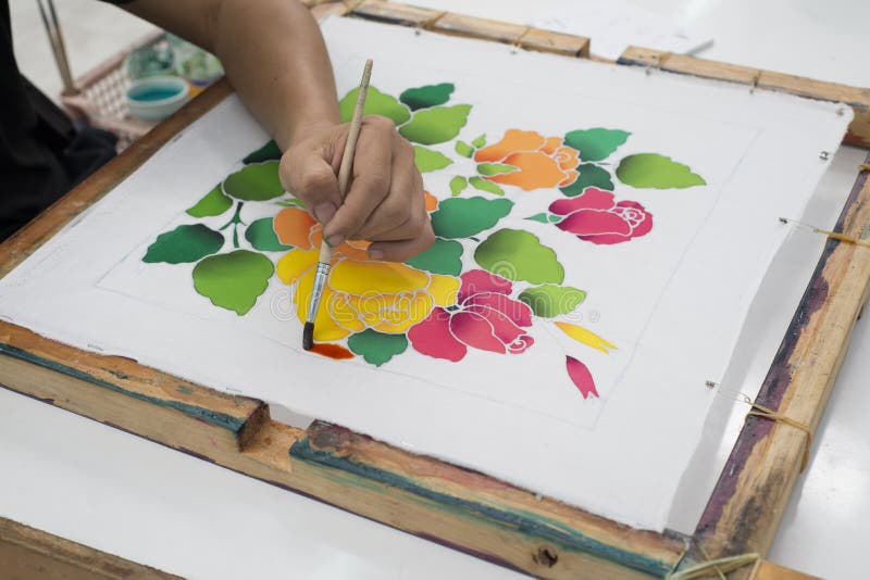 Overjas Ongehoorzaamheid vocaal Kunstenaar Het Schilderen Bloem Op Stof Stock Afbeelding - Image of trek,  schilderij: 70042281