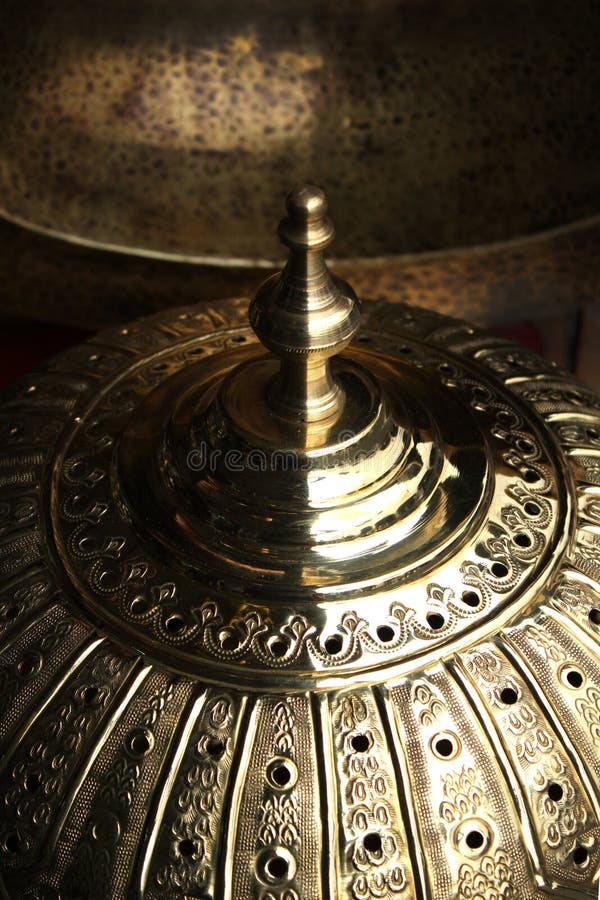 Kupferne Haube, Produkte des marokkanischen Handwerks stockbild Kupferne Haube, Produkte des marokkanischen Handwerks stockbild
