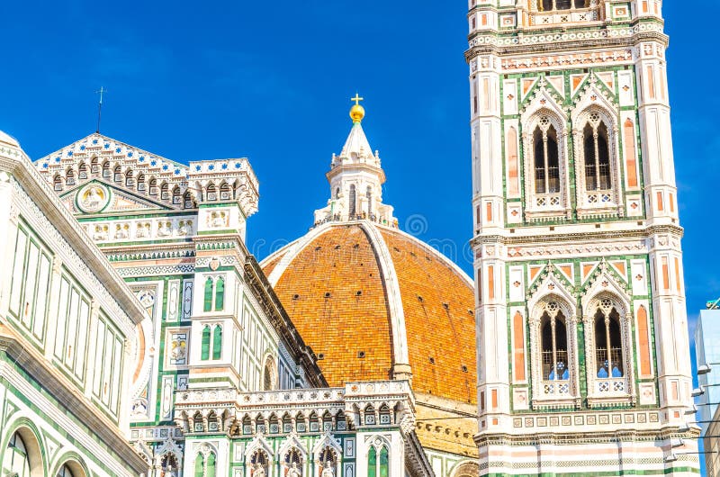 Kupol- och klockatorn av Florence Duomo, Cattedrale di Santa Maria del Fiore, basilika av St Mary av blommadomkyrkan royaltyfri bild Kupol- och klockatorn av Florence Duomo, Cattedrale di Santa Maria del Fiore, basilika av St Mary av blommadomkyrkan royaltyfri bild