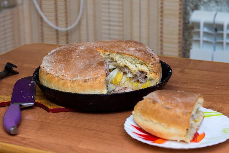 Kurnik, Russian Meat Pie. a Traditional Dish of Dough Lies in a Black Pan  on the Table Stock Photo - Image of cooking, bakery: 140166536