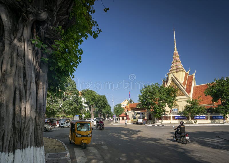 Kurser och gatuvy över pnom penh city cambodia i innerstaden royaltyfri bild Kurser och gatuvy över pnom penh city cambodia i innerstaden royaltyfri bild