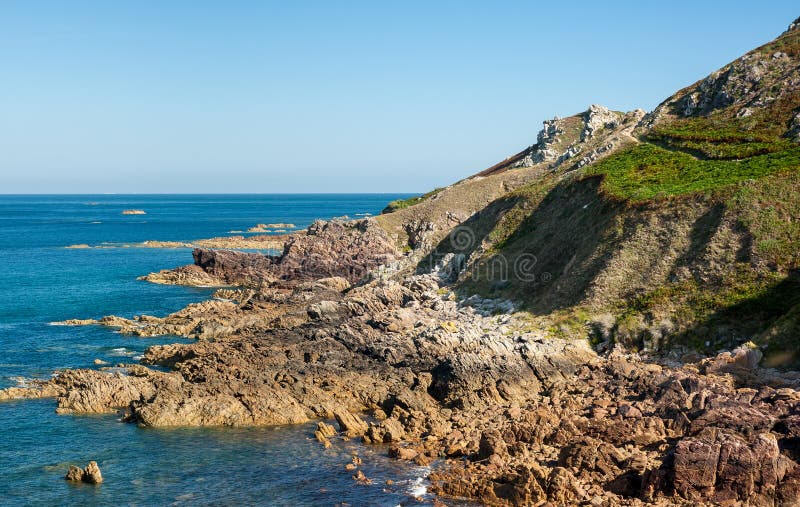 Kust met rotsen dichtbij Auderville, Normandië Frankrijk stock afbeelding Kust met rotsen dichtbij Auderville, Normandië Frankrijk stock afbeelding