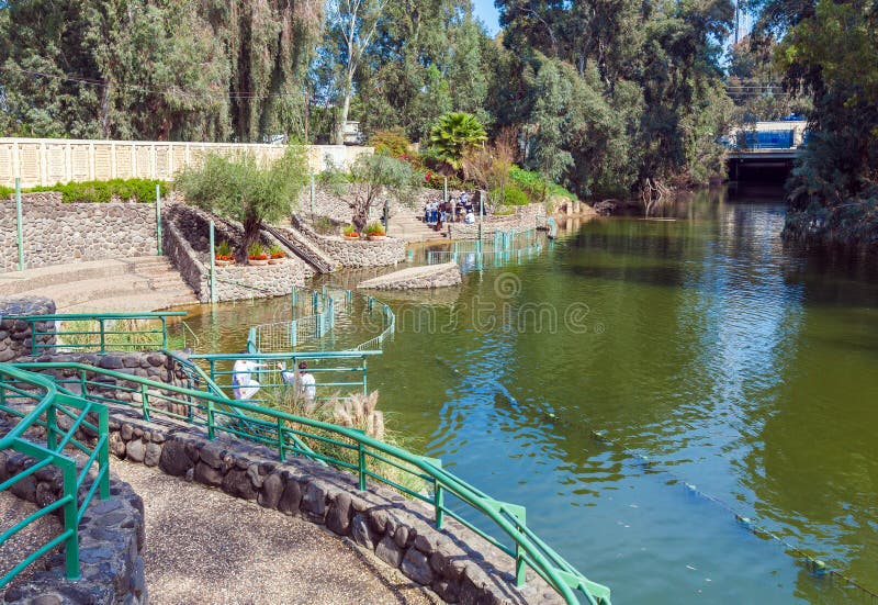 Kuster av Jordan River på den dop- platsen fotografering för bildbyråer Kuster av Jordan River på den dop- platsen fotografering för bildbyråer