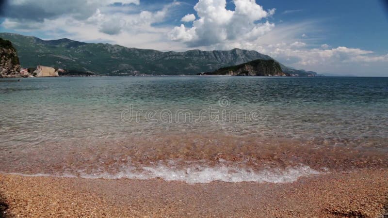 Kustlinjen, havskusten av Adriatiska havet, landskap med sikter av semesterorten av budvaen stock video Kustlinjen, havskusten av Adriatiska havet, landskap med sikter av semesterorten av budvaen stock video