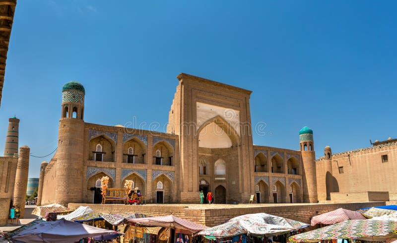 Kutlug Murad Inaq Madrasah на Itchan Kala, Khiva, Узбекистане стоковые изображения Kutlug Murad Inaq Madrasah на Itchan Kala, Khiva, Узбекистане стоковые изображения