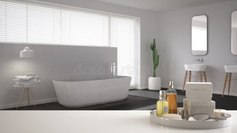 Kuuroord, het concept van de hotelbadkamers Witte lijstbovenkant of plank met het baden van toebehoren, toiletries, over vage min stock foto's Kuuroord, het concept van de hotelbadkamers Witte lijstbovenkant of plank met het baden van toebehoren, toiletries, over vage min stock foto's