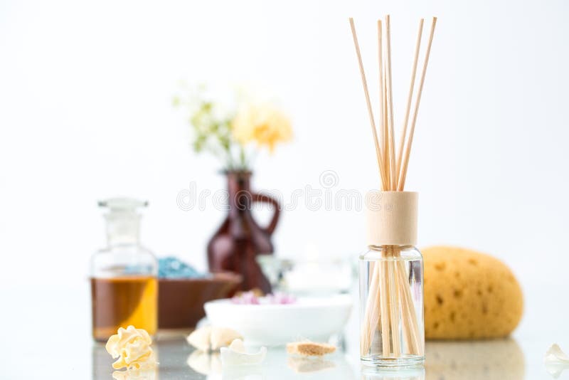 Kuuroordconcept met Aromatherapy, Luchtverfrissing, etherische olie royalty-vrije stock foto's Kuuroordconcept met Aromatherapy, Luchtverfrissing, etherische olie royalty-vrije stock foto's