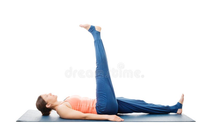 Kvinna som gör yogaasanaen Uttanpadasana