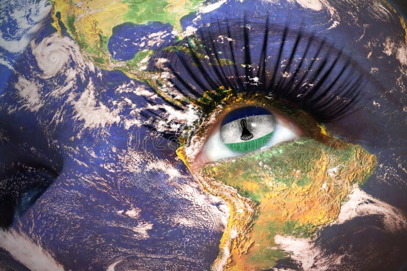 Kvinnans framsida med planetjordtextur och Lesotho sjunker inom ögat fotografering för bildbyråer Kvinnans framsida med planetjordtextur och Lesotho sjunker inom ögat fotografering för bildbyråer