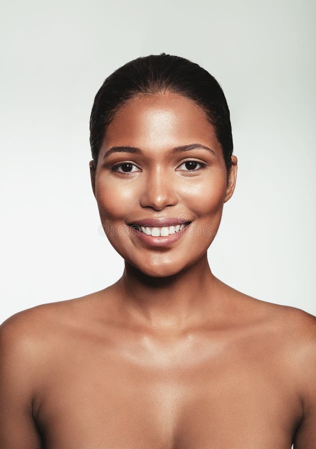 Kvinnlig framsida för modemodell med naturlig makeup royaltyfria foton Kvinnlig framsida för modemodell med naturlig makeup royaltyfria foton