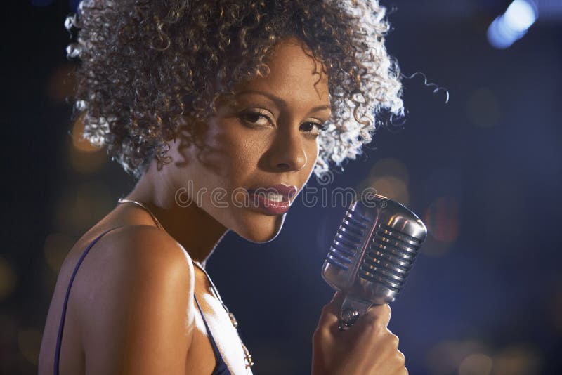 Kvinnlig Jazz Singer On Stage arkivbild Kvinnlig Jazz Singer On Stage arkivbild