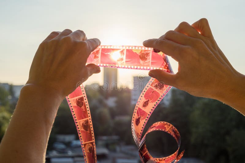 KYIV, UA - 26 DE SEPTIEMBRE DE 2017: Memoria, memorias, más allá de, ayer - película imagenes de archivo KYIV, UA - 26 DE SEPTIEMBRE DE 2017: Memoria, memorias, más allá de, ayer - película imagenes de archivo