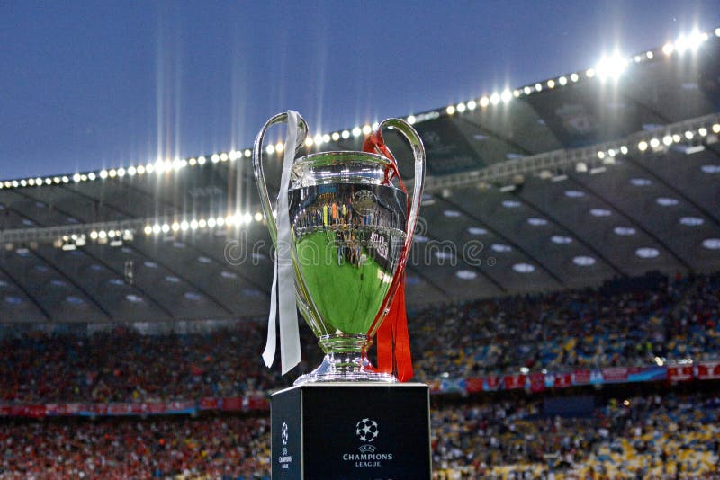 KYIV, UCRAINA - 26 MAGGIO 2018: Vista generale del trofeo della lega dei campioni prima del finale della lega di campioni di UEFA fotografie stock libere da diritti KYIV, UCRAINA - 26 MAGGIO 2018: Vista generale del trofeo della lega dei campioni prima del finale della lega di campioni di UEFA fotografie stock libere da diritti
