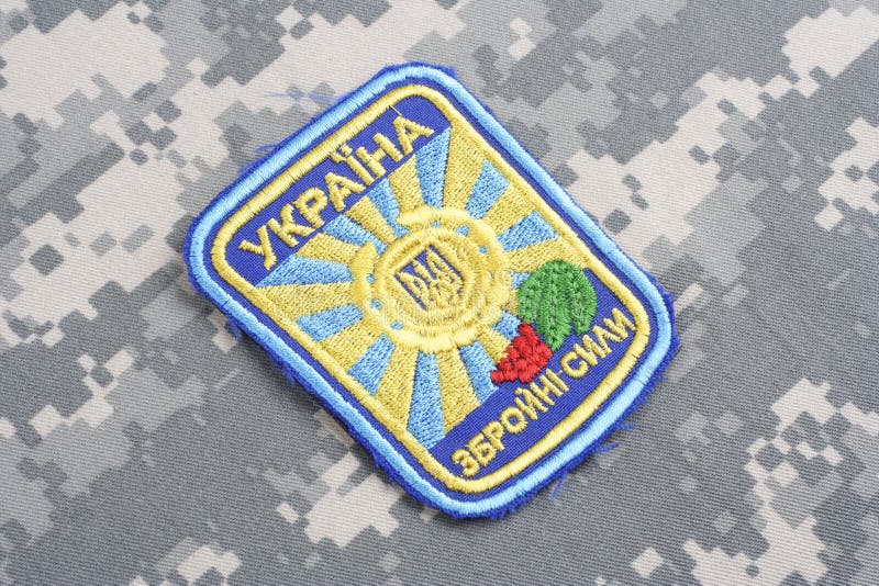 KYIV UKRAINA - Juli, 16, 2015 Enhetligt emblem för Ukraina flygvapen arkivbild KYIV UKRAINA - Juli, 16, 2015 Enhetligt emblem för Ukraina flygvapen arkivbild