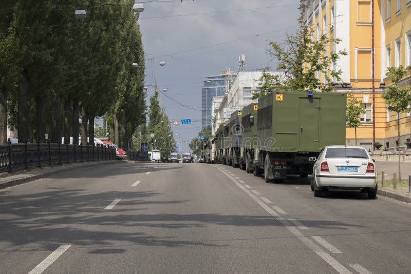 KYIV UKRAINA, Lipiec, - 23, 2019: Milicyjni jednostka specjalna samochody pod warunkiem, że ochrona w mieście fotografia royalty free KYIV UKRAINA, Lipiec, - 23, 2019: Milicyjni jednostka specjalna samochody pod warunkiem, że ochrona w mieście fotografia royalty free