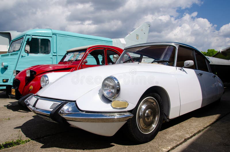 Kyiv Ukraina - Maj 11, 2019: Citroen DS royaltyfri foto Kyiv Ukraina - Maj 11, 2019: Citroen DS royaltyfri foto
