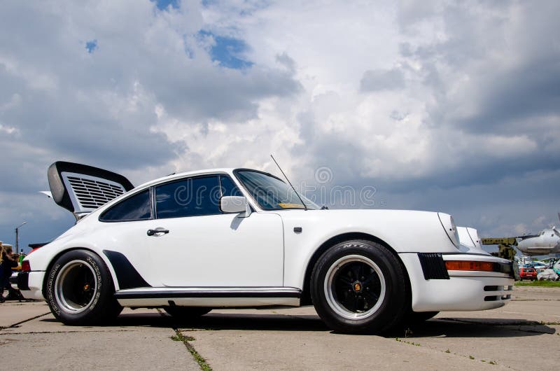 Kyiv Ukraina - Maj 11, 2019: Porsche 911 1979 arkivfoton Kyiv Ukraina - Maj 11, 2019: Porsche 911 1979 arkivfoton