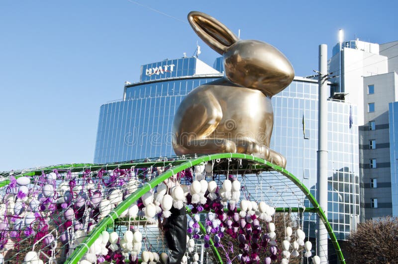 KYIV. UKRAINE - APRIL 05, 2017: Easter festival in Kyiv on Sofiyvska Square. Artists display painted Easter egg, golden rabbit. stock images KYIV. UKRAINE - APRIL 05, 2017: Easter festival in Kyiv on Sofiyvska Square. Artists display painted Easter egg, golden rabbit. stock images