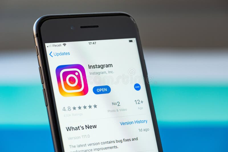 Ứng dụng Instagram trên màn hình Apple iPhone 8:
Bạn là một fan của Instagram và đang sử dụng iPhone 8? Hãy cảm nhận sự tuyệt vời của ứng dụng trên màn hình Apple iPhone 8! Hình ảnh liên quan sẽ giúp bạn hiểu rõ hơn về tính năng và cách sử dụng của ứng dụng Instagram trên màn hình iPhone