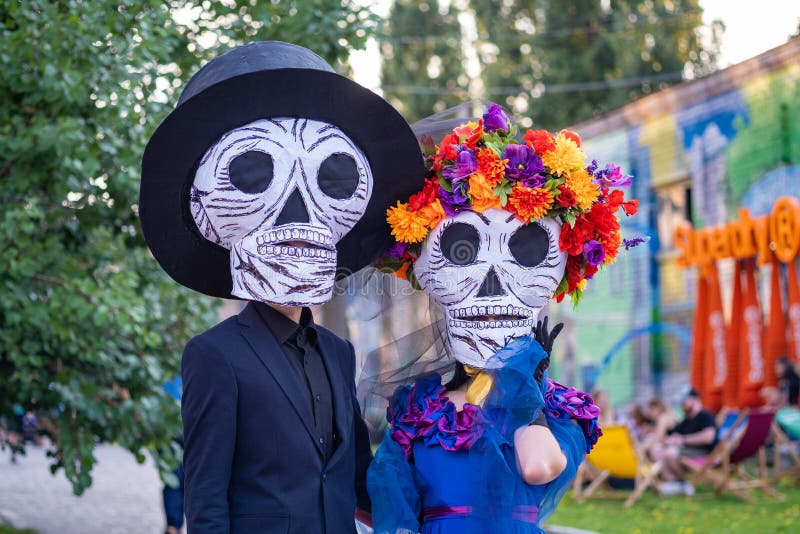 Kyiv, Ουκρανία, Santa Muerte καρναβάλι, 20 07 2019 Dia de Los Muertos, ημέρα των νεκρών αποκριές Άνδρας και γυναίκα στοκ εικόνα με δικαίωμα ελεύθερης χρήσης