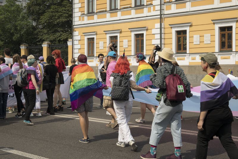 Kyiv, Ουκρανία στις 23 Ιουνίου 2019 Η ετήσια παρέλαση LGBT υπερηφάνειας Ομοφυλοφιλική παρέλαση υπερηφάνειας με τα χρώματα και τις στοκ εικόνες με δικαίωμα ελεύθερης χρήσης Kyiv, Ουκρανία στις 23 Ιουνίου 2019 Η ετήσια παρέλαση LGBT υπερηφάνειας Ομοφυλοφιλική παρέλαση υπερηφάνειας με τα χρώματα και τις στοκ εικόνες με δικαίωμα ελεύθερης χρήσης