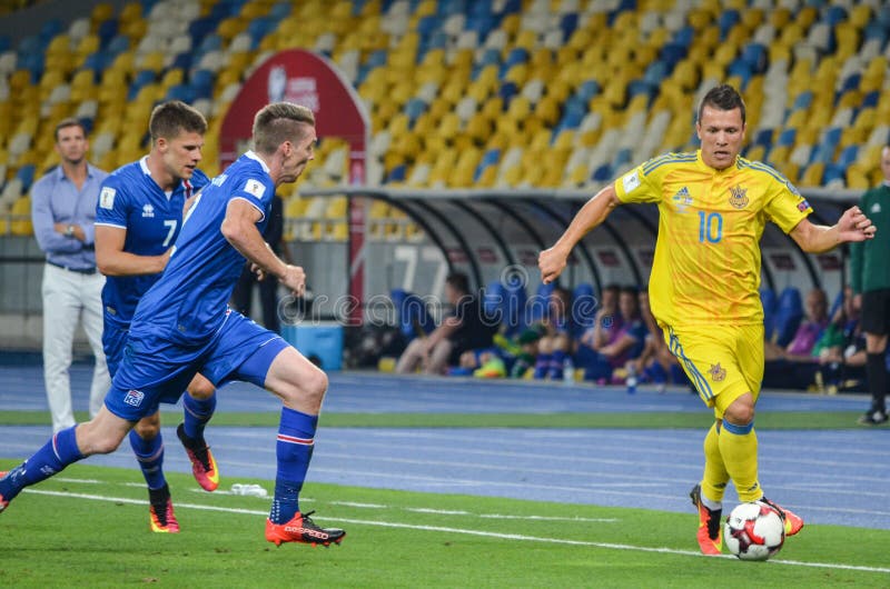 KYIV, ΟΥΚΡΑΝΊΑ - 5 ΤΟΥ ΣΕΠΤΕΜΒΡΊΟΥ, 2016: Yevhen Konoplyanka ενάντια στο Johan στοκ φωτογραφία με δικαίωμα ελεύθερης χρήσης KYIV, ΟΥΚΡΑΝΊΑ - 5 ΤΟΥ ΣΕΠΤΕΜΒΡΊΟΥ, 2016: Yevhen Konoplyanka ενάντια στο Johan στοκ φωτογραφία με δικαίωμα ελεύθερης χρήσης