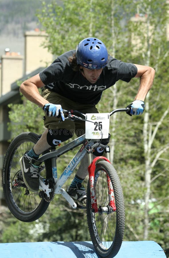 Kyle Ebbett - Dual Freeride imagens de stock royalty free