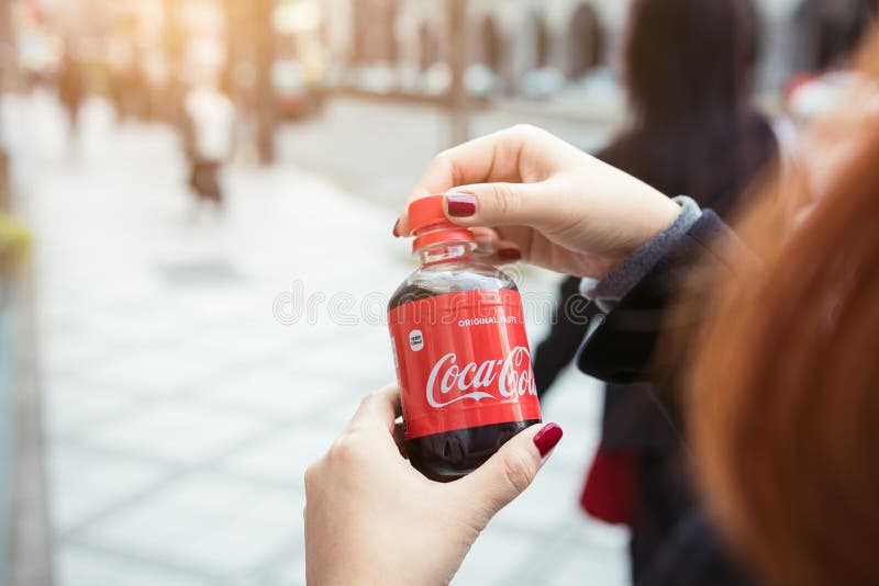 KYOTO; JAPAN - January 18; 2018 : Woman Open a Cola Bo Editorial Stock Image - of business, cola: 125490524