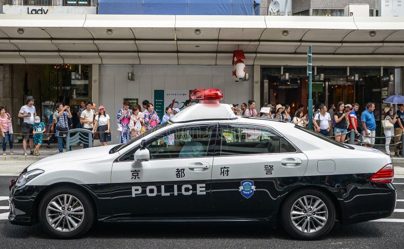 Kyoto, Japon - 24 juillet 2016 Voiture de police au festival de Gion Matsuri au jour d'été chaud à Kyoto