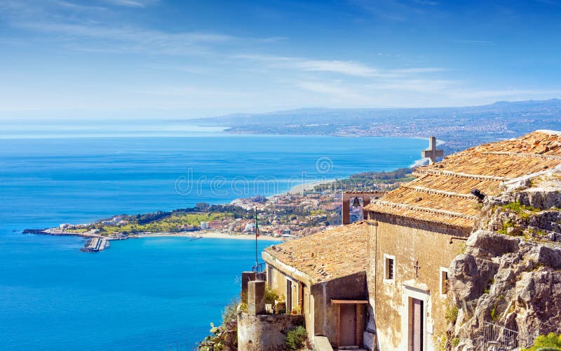 Kyrka av madonnadellaen Rocca i Taormina, Sicilien, Italien arkivfoto Kyrka av madonnadellaen Rocca i Taormina, Sicilien, Italien arkivfoto