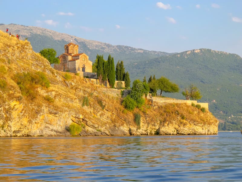 Kyrka av St John p? Kaneo Ohrid Macedonia royaltyfri bild Kyrka av St John p? Kaneo Ohrid Macedonia royaltyfri bild